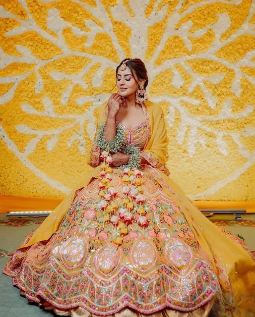 classic lehanga for haldi function