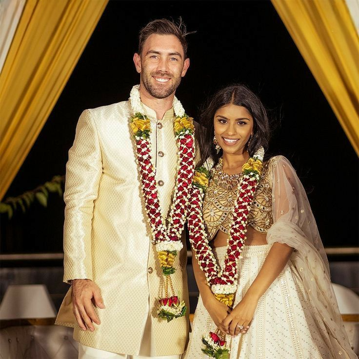 Roses with Jaali of Gajra