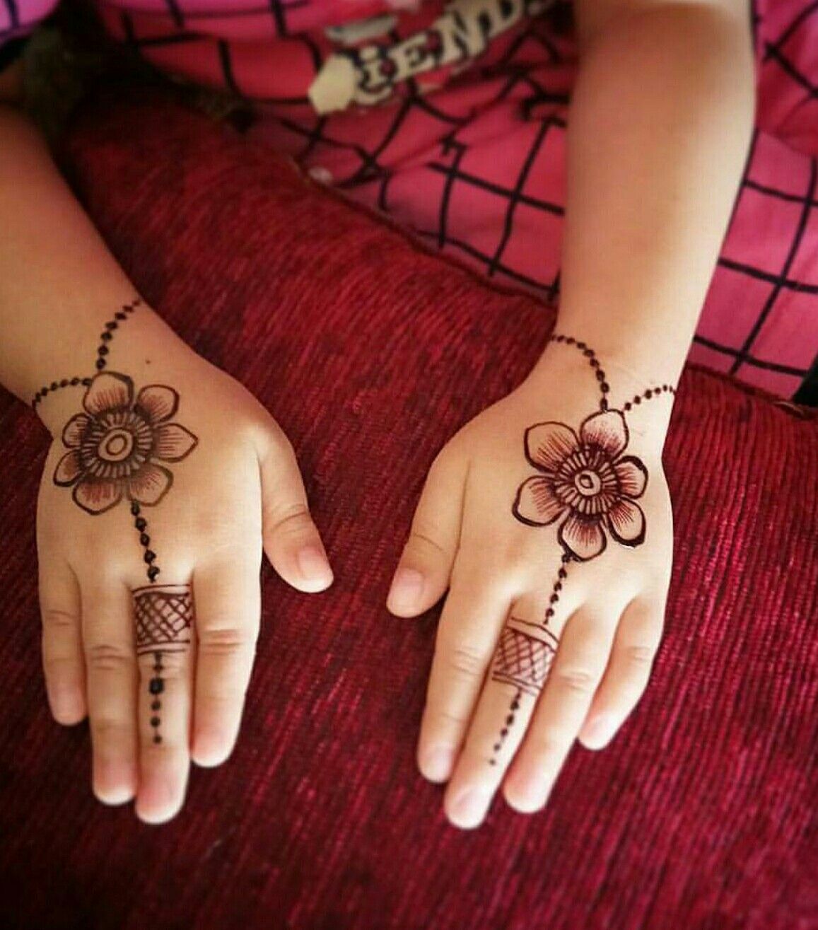 Middle-finger Mehndi Styles