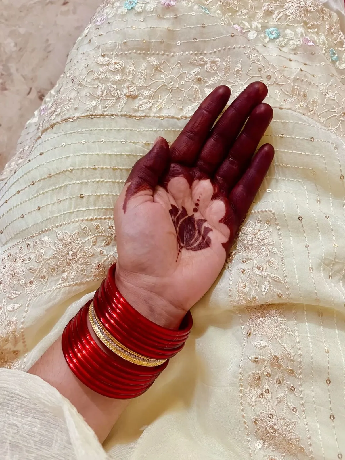 Fully filled finger mehendi