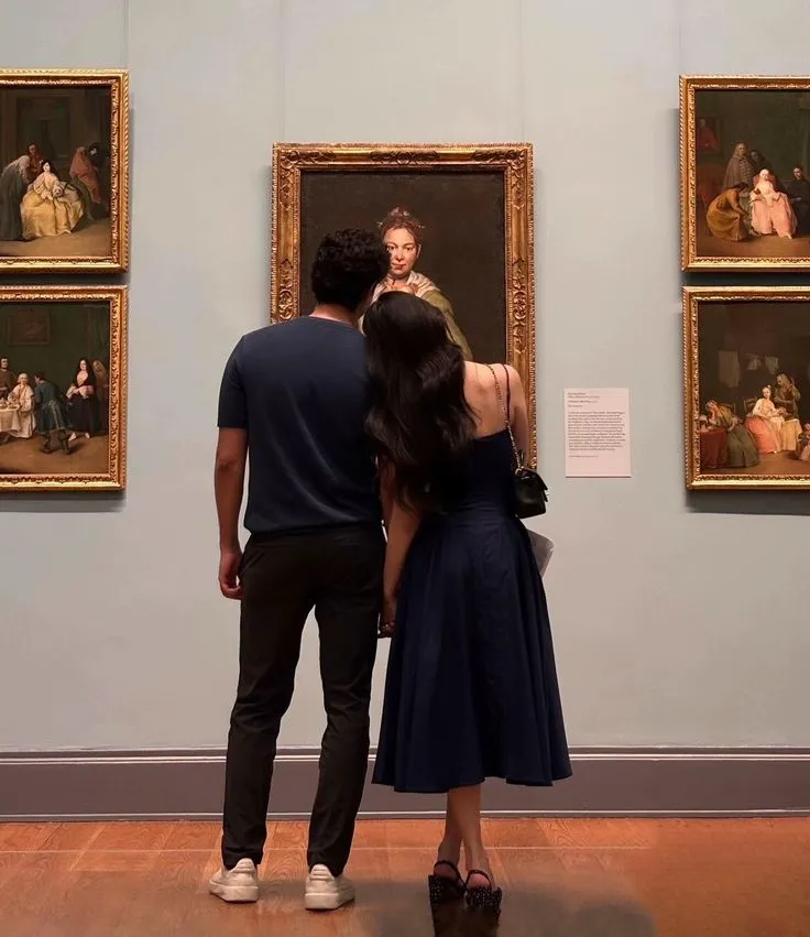 museum date with girlfriend