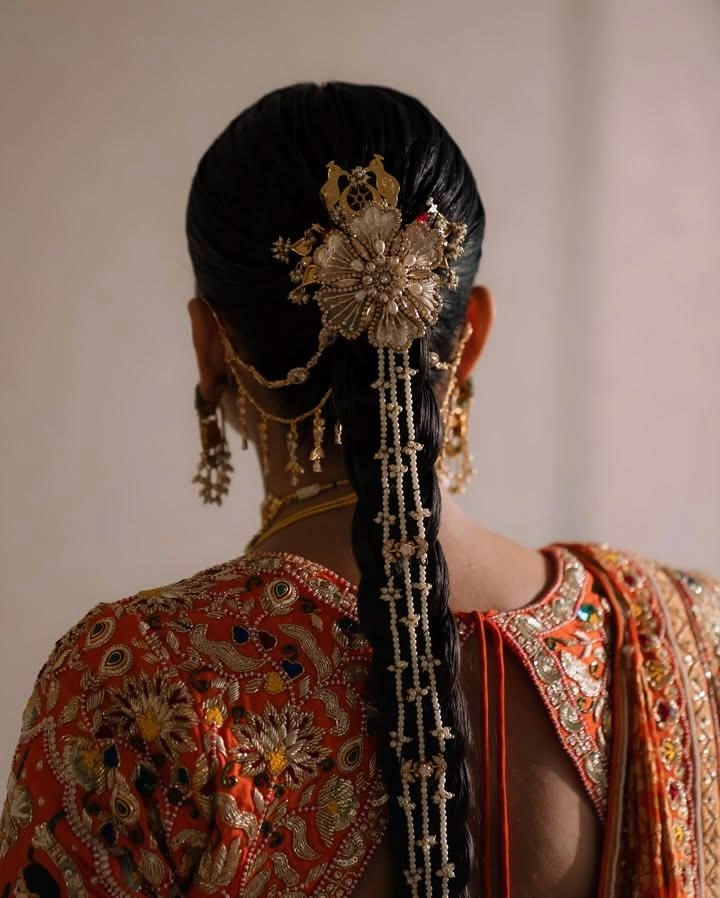 floral hair clips wedding look on open hair