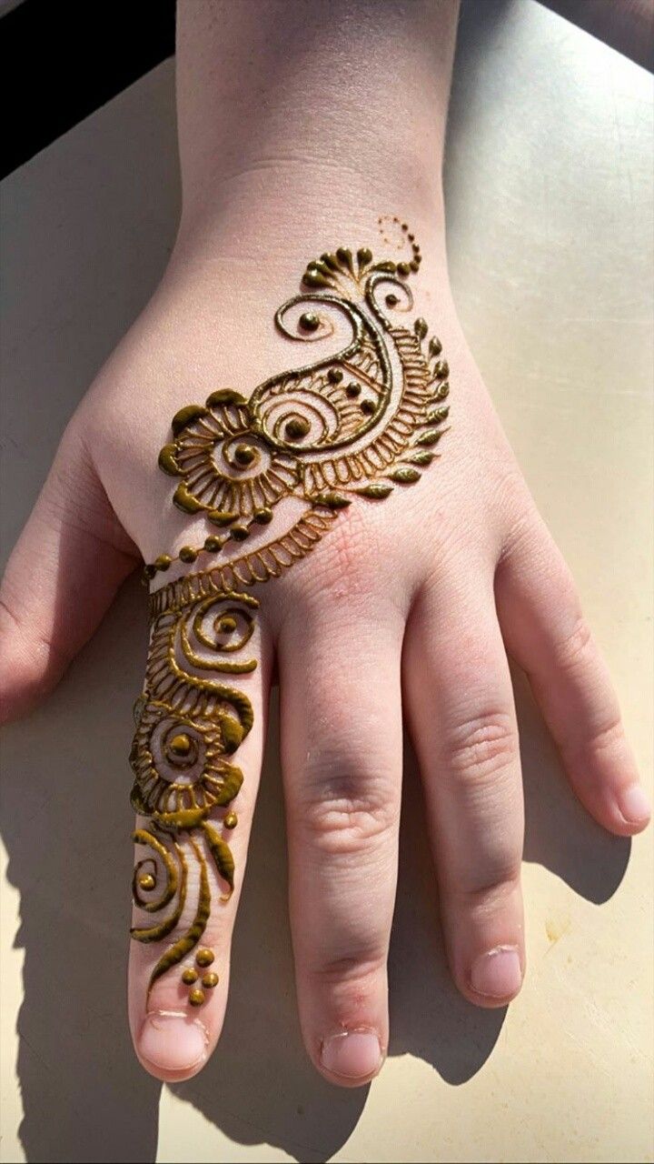 Traditional Paisley Mehendi Styles