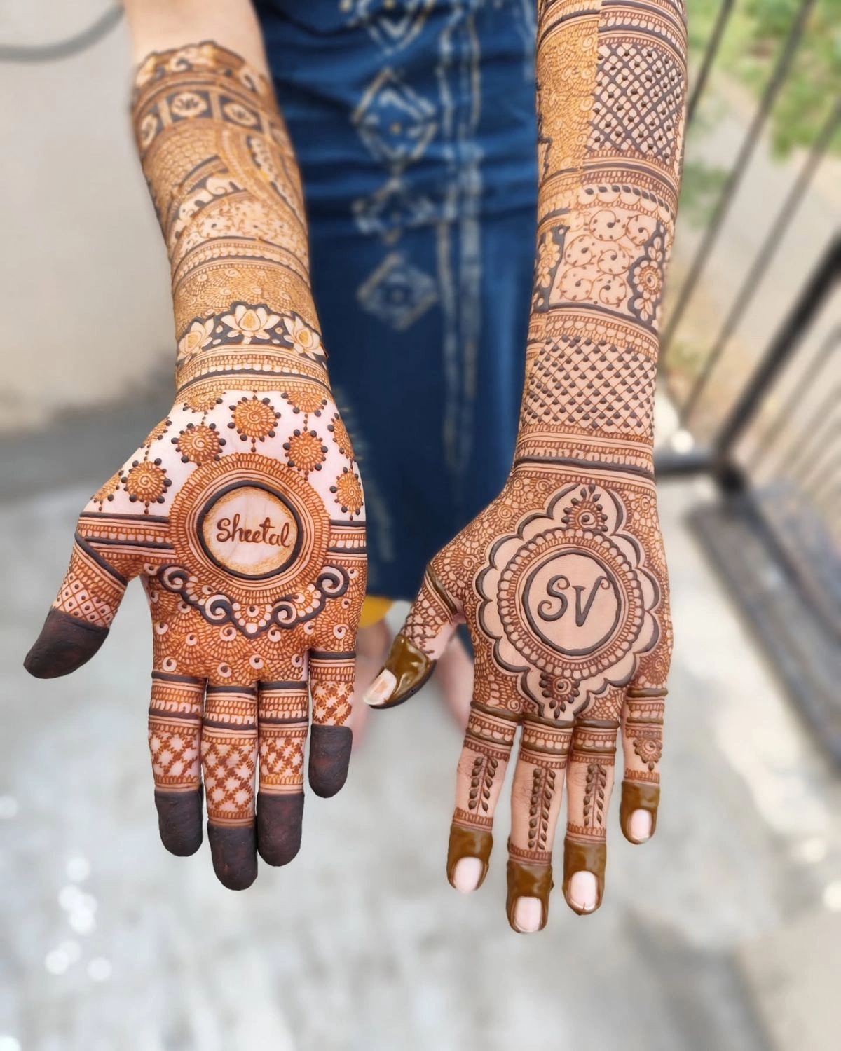 Simple name mehendi designs