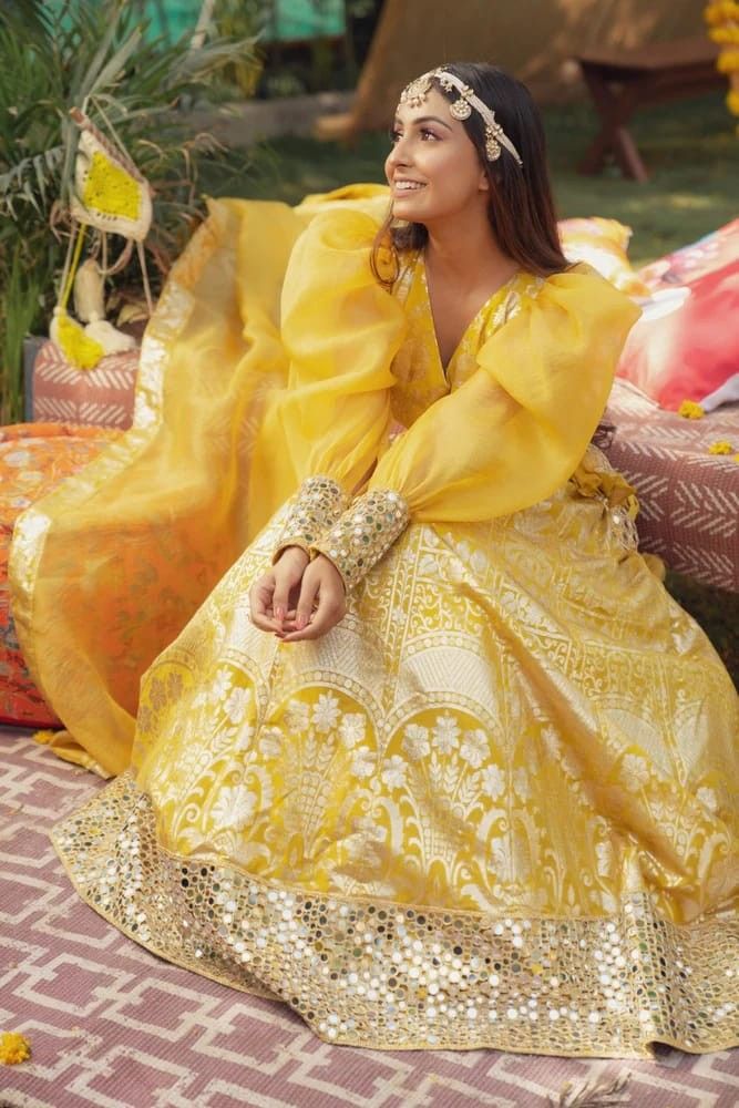 Harmony of Modern Style and Traditional Embroidery