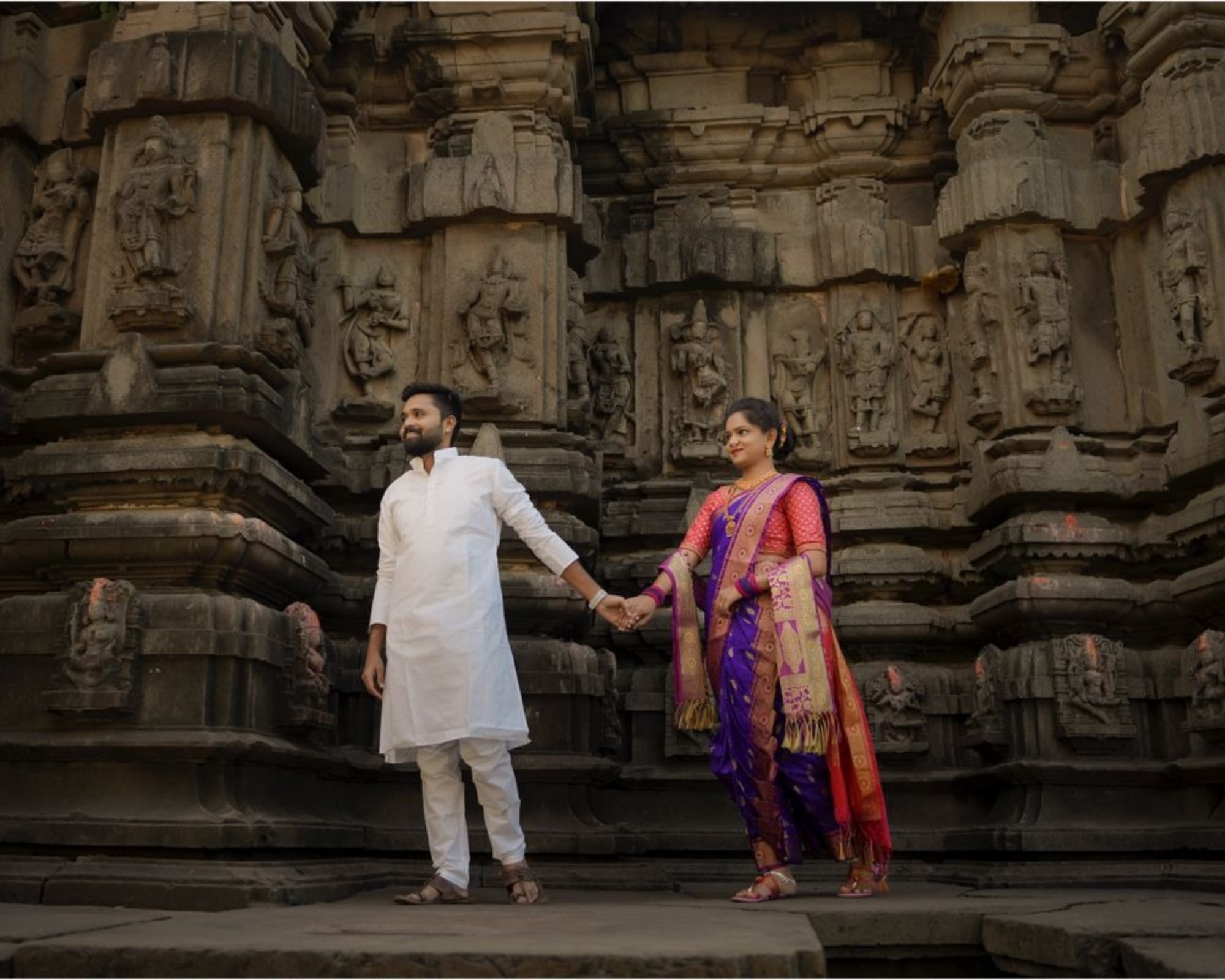 The Classic Hand-Hold Stare