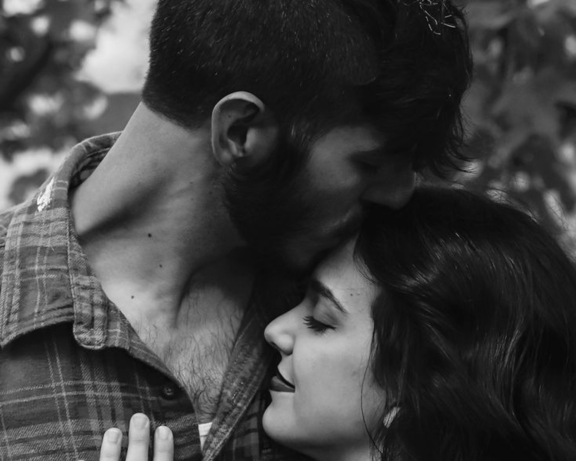 ramatic Dip Kiss with a Scenic Backdrop