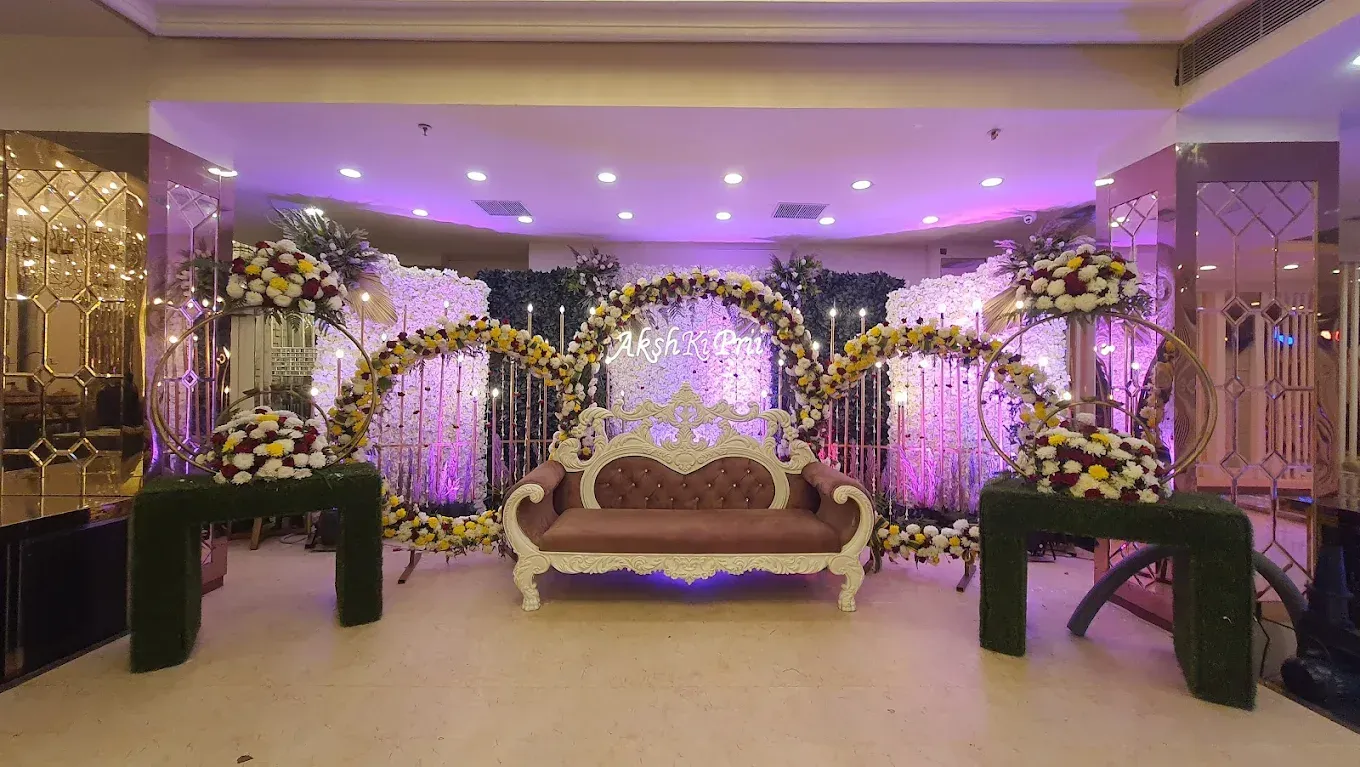 Le grand signature banquet Mayapuri