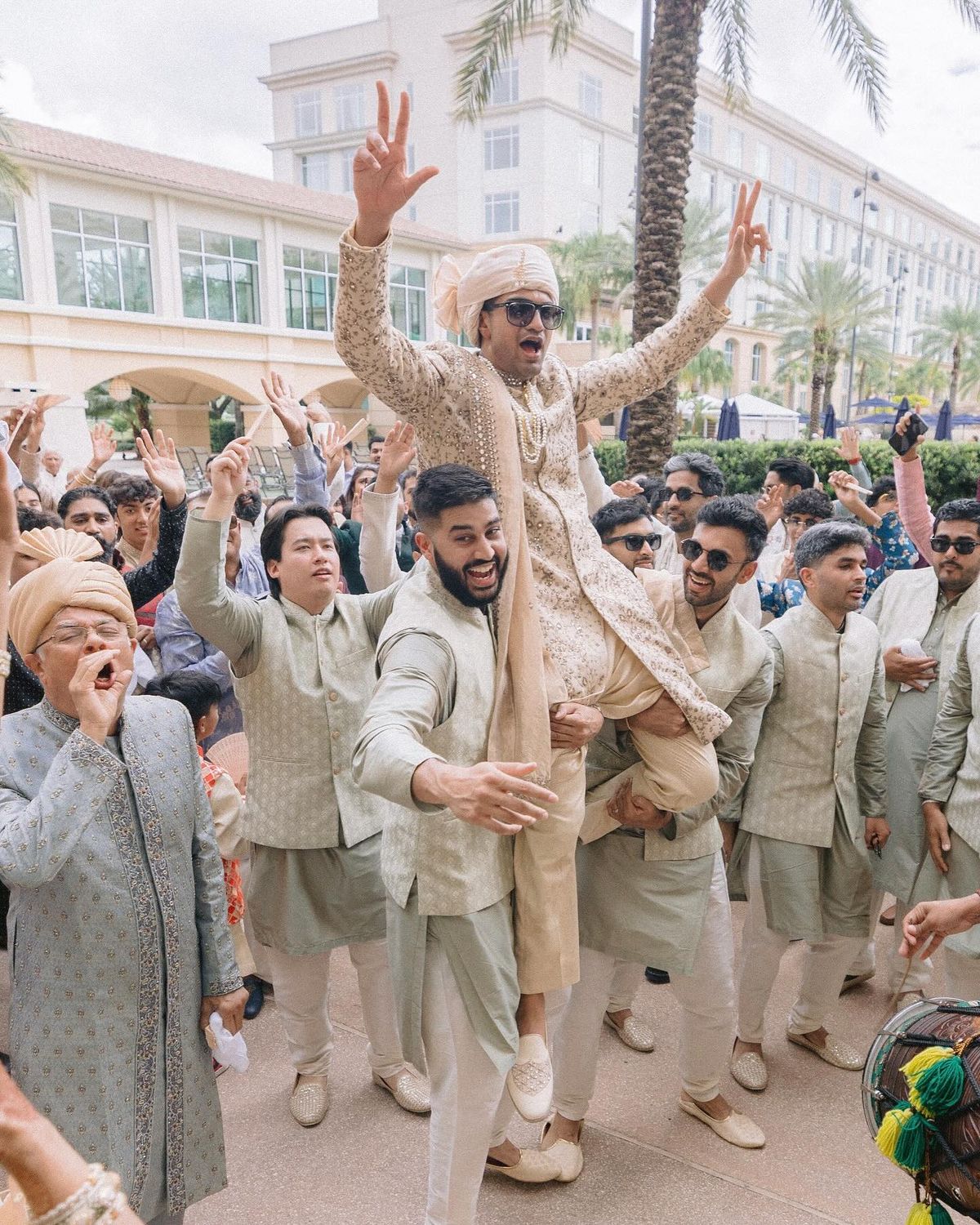 Carried by the Friends!